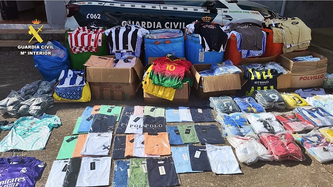 Intervienen cerca de 2.200 camisetas falsificadas en Cáceres valoradas en 320.000 €