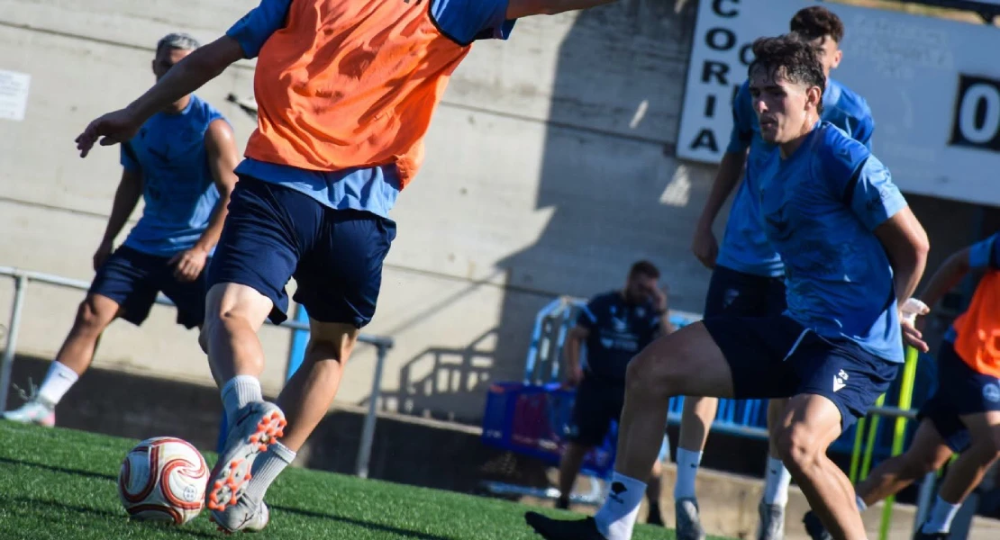Los equipos extremeños de 1ª y 2ª RFEF vuelven 'al cole' con ilusión y ganas de completar una gran temporada