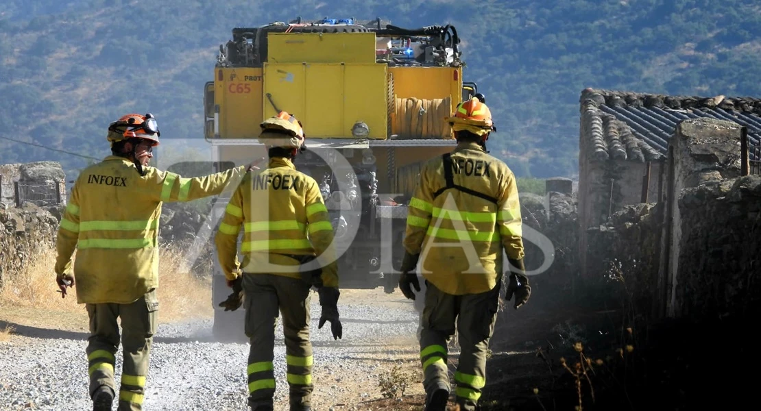 Imágenes del incendio forestal en Valdefuentes (CC)