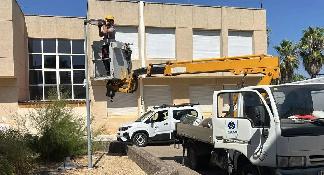 La UEx reduce un 85 % su consumo de luz tras renovar el alumbrado de sus campus