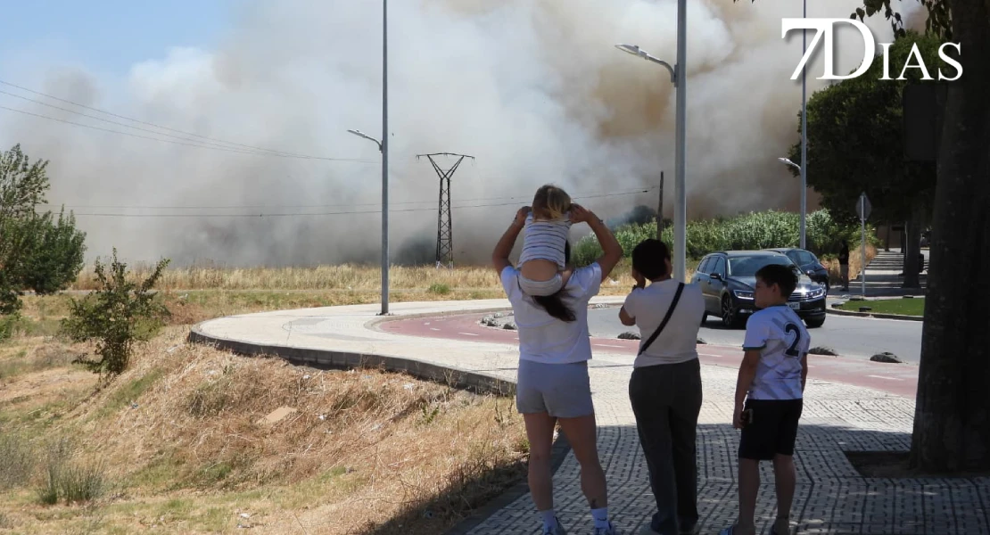 Imágenes del grave incendio la zona de Ronda Norte (BA)