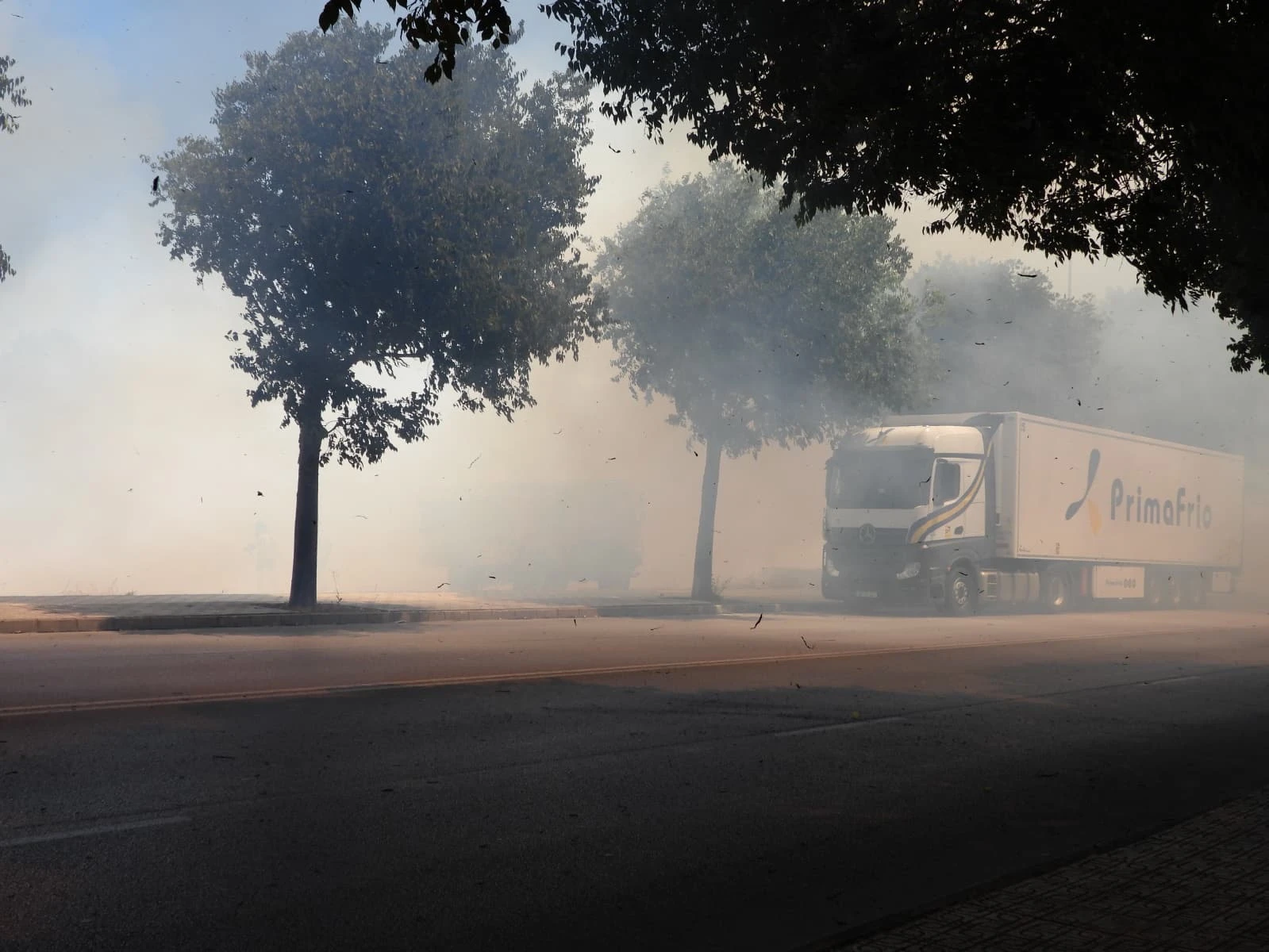 Imágenes del grave incendio la zona de Ronda Norte (BA)
