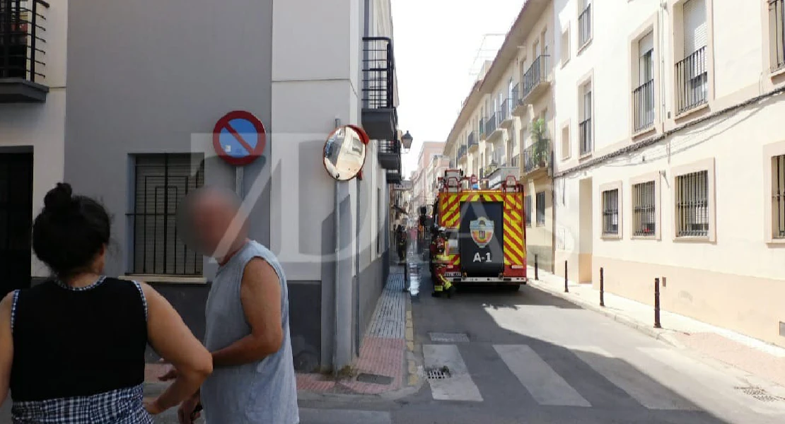 Bomberos de Badajoz trabajan en un incendio en el centro de la ciudad