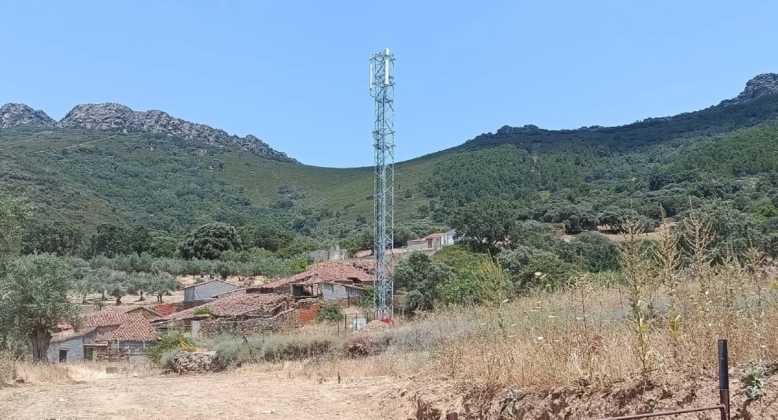Denuncian la instalación de una gran torre de telefonía en un espacio protegido de Extremadura