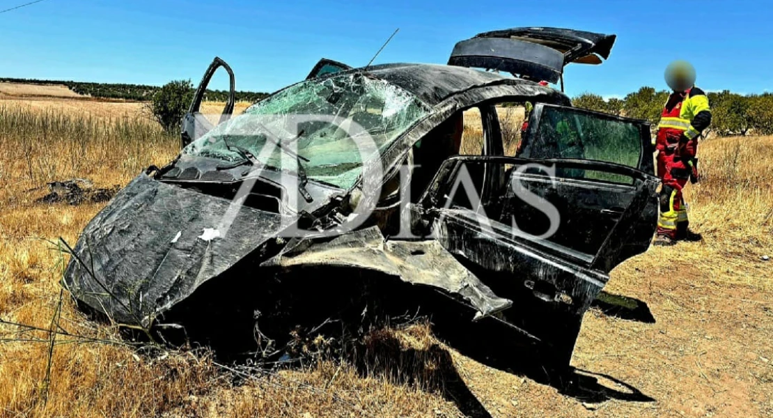 Accidente en la N-432: queda atrapada una mujer
