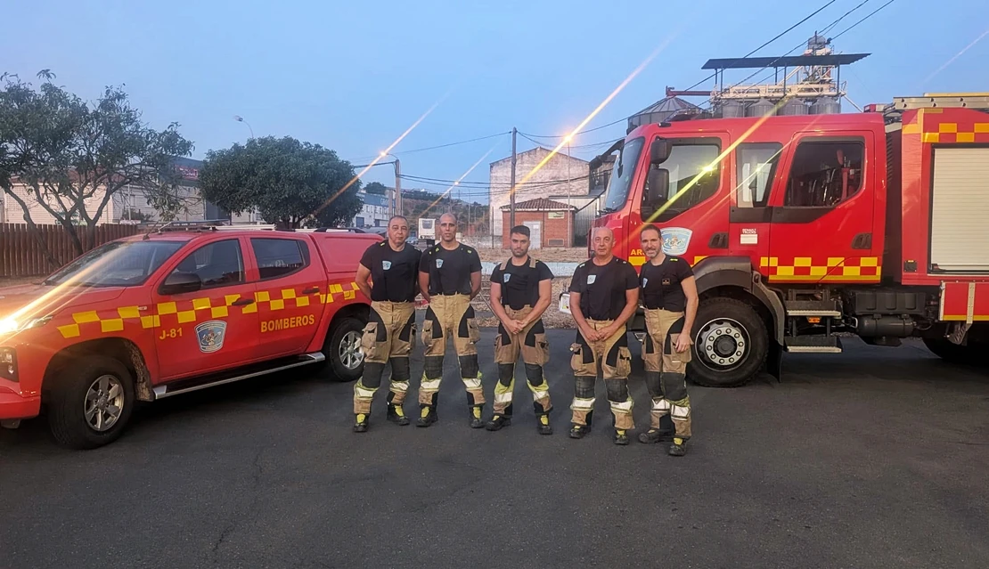 Bomberos del SEPEI se trasladan a Ávila para colaborar en el incendio forestal que continúa activo