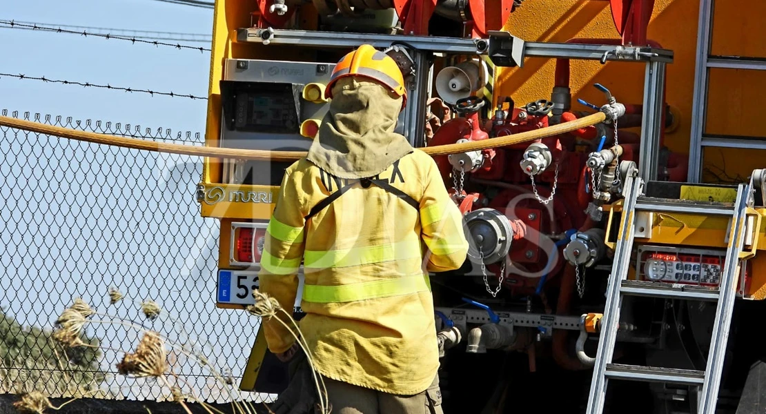 Imágenes del incendio forestal en Valdefuentes (CC)