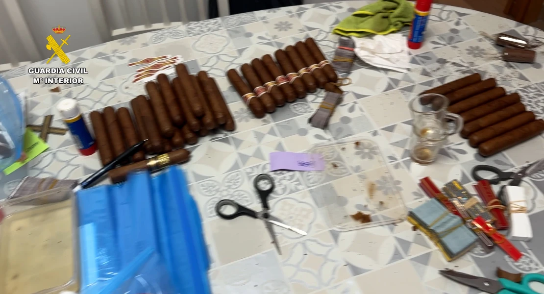 La Guardia Civil desarticula una red que falsificaba puros habanos y los distribuía por Europa
