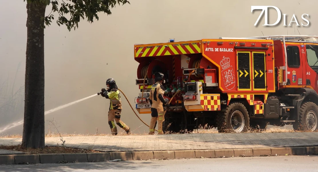 Imágenes del grave incendio la zona de Ronda Norte (BA)