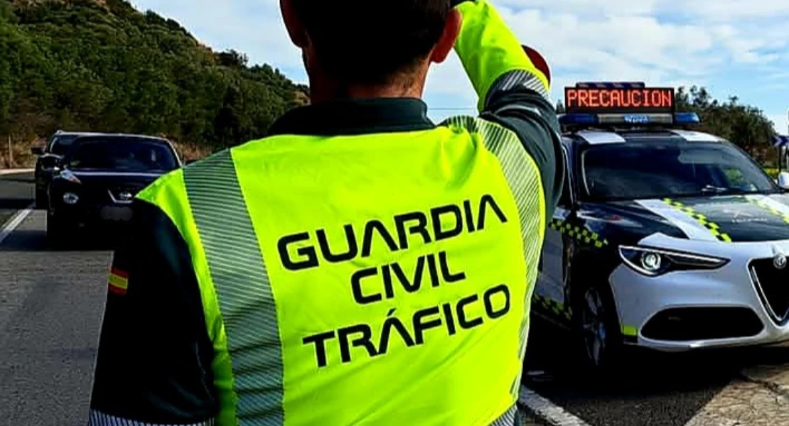 Herido grave un motorista tras caer por un barranco en la provincia de Cáceres