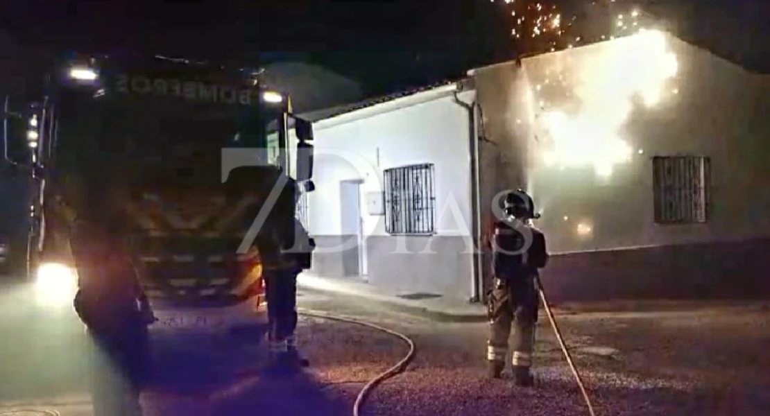 La rápida actuación de la Policía evita daños mayores en un incendio en Valverde de Leganés
