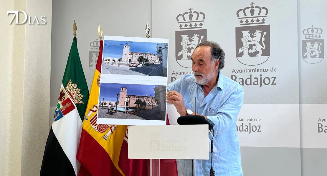 El PSOE de Badajoz exige derribar el muro "ilegal" de la Plaza de San Agustín