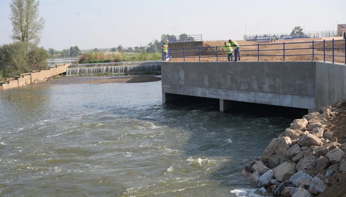 Un nuevo sistema del azud de La Granadilla ayudará al control del nenúfar mejicano