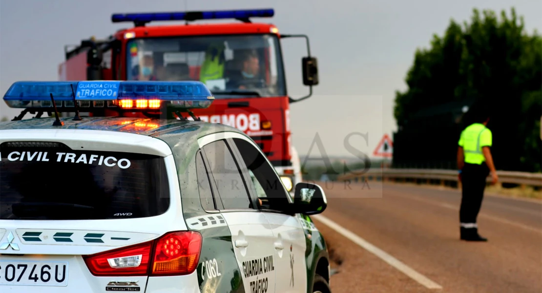 Una mujer de 78 años queda atrapada tras un accidente de tráfico en la provincia de Badajoz