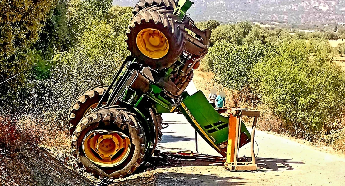 Grave tras accidentarse con un tractor en la provincia de Badajoz
