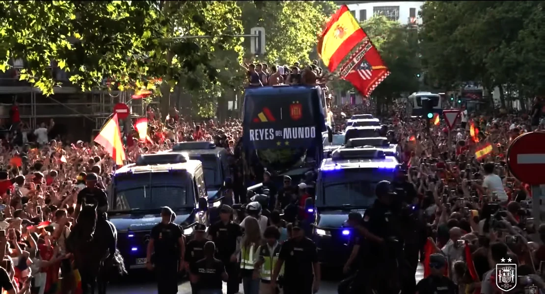 Las calles de Madrid se llenan para recibir a los campeones del mundo
