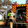 Los bomberos trabajan en un incendio forestal cerca de Badajoz