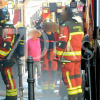 Bomberos de Badajoz trabajan en un incendio en el centro de la ciudad