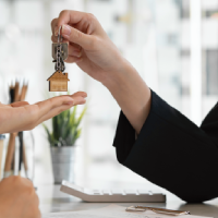 Extremadura desafía la crisis inmobiliaria: la firma de hipotecas se dispara y rompe la media