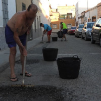 Vecinos de un barrio de Badajoz denuncian el estado de una de sus calles