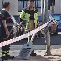Un tráiler tira una farola en la urbanización Guadiana (BA)