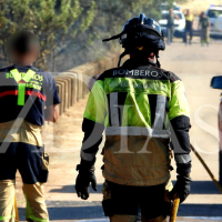 Un incendio forestal provoca retenciones en la A-5 cerca de Badajoz