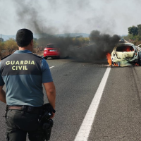 Arde un vehículo en la A-66 y obliga a cortar temporalmente la circulación