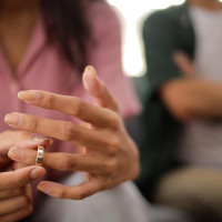 ¿Cuántas personas se divorcian al año en Extremadura?