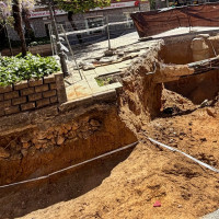 Critican la falta de información de los restos arqueológicos encontrados en la avd. de Huelva