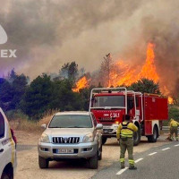 Extremadura refuerza su ayuda a los incendios forestales en Ávila
