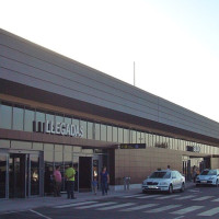 El consejero responde a la cancelación del vuelo en Badajoz y reclama responsabilidades