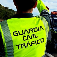 Herido grave un motorista tras caer por un barranco en la provincia de Cáceres
