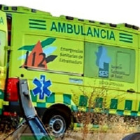 Una mujer herida tras una salida de vía en la EX-209