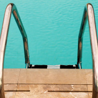 Muere una niña de 6 años ahogada en una piscina