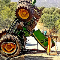 Grave tras accidentarse con un tractor en la provincia de Badajoz