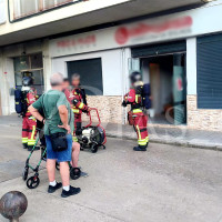 Un incendio en un local comercial moviliza a los bomberos en Badajoz