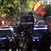 Las calles de Madrid se llenan para recibir a los campeones del mundo
