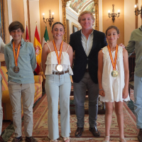 Badajoz recibe a los jinetes del Club Camponanes tras su éxito en el Campeonato de España