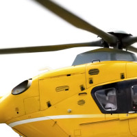 Cae un helicóptero a un embalse durante la extinción de un incendio