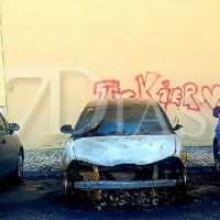 Vuelve a incendiarse un coche a plena luz del día en Badajoz
