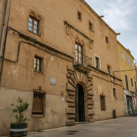 El Palacio de la Isla de Cáceres mantiene su actividad en verano con dos nuevas exposiciones