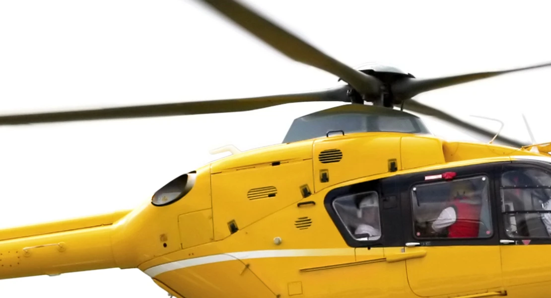 Cae un helicóptero a un embalse durante la extinción de un incendio