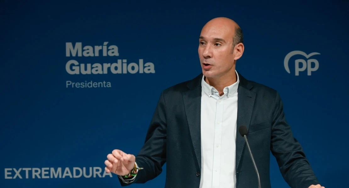 Juliá defiende unos presupuestos que están escritos “de puño y letra" de los extremeños