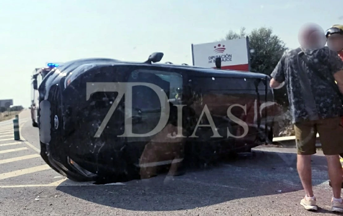 Grave accidente en el cruce de Fuente del Maestre en Almendralejo