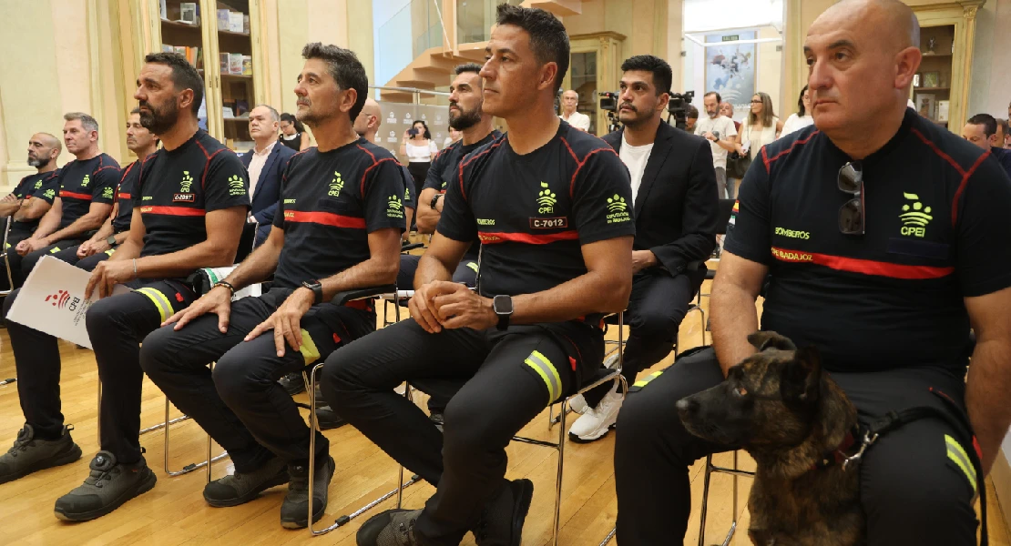 Así ha sido el recibimiento de los bomberos de Badajoz que han viajado hasta Venezuela