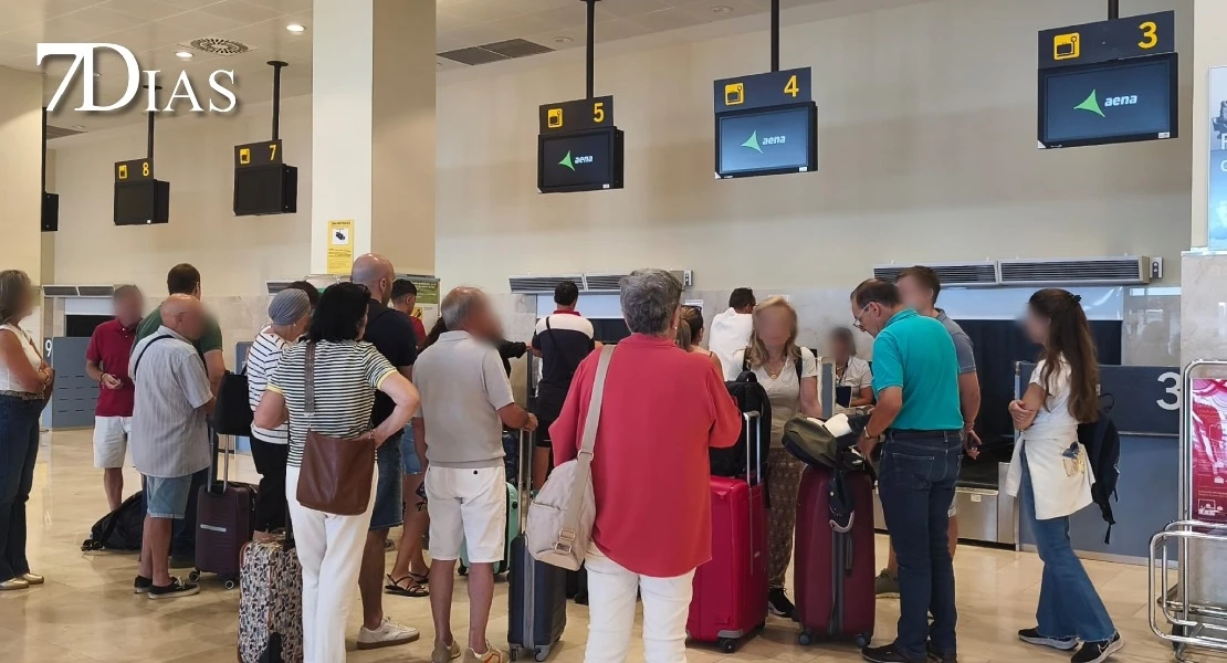 Una nueva cancelación de un vuelo en el Aeropuerto de Badajoz harta a los viajeros: “Es vergonzoso”