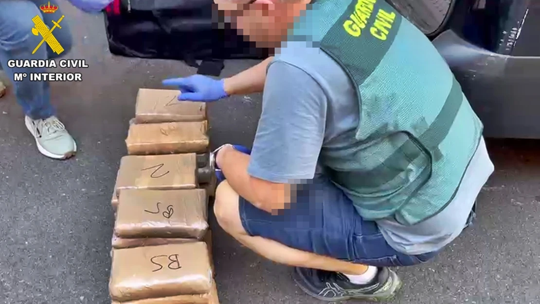 La Guardia Civil intercepta en la A-5 el mayor alijo de cocaína de su historia en Extremadura