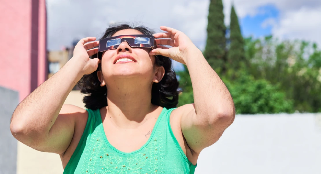 Los farmacéuticos extremeños sobre el eclipse: “El daño en los ojos puede aparecer días después”