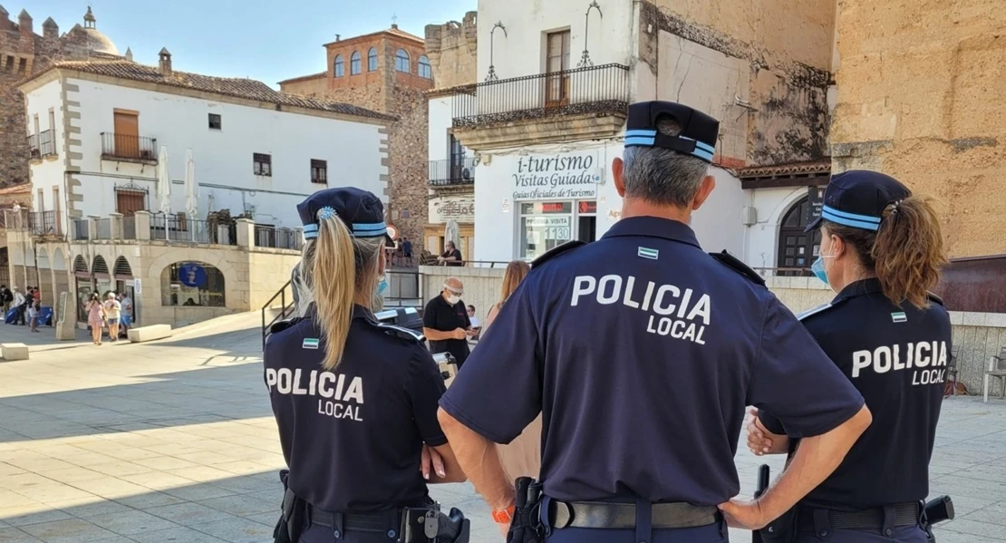 La Policía Local asiste a un conductor que sufrió una parada cardiorrespiratoria en Cáceres