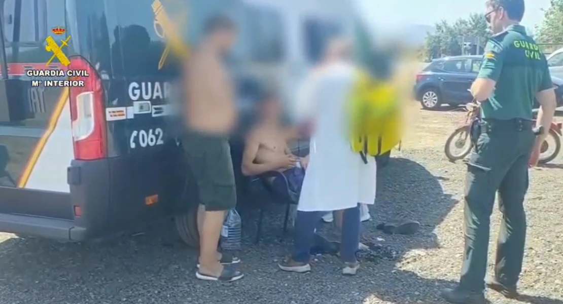La rave continúa: los sanitarios siguen atendiendo personas y los agentes denunciando
